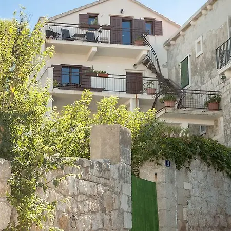 דירה Katija